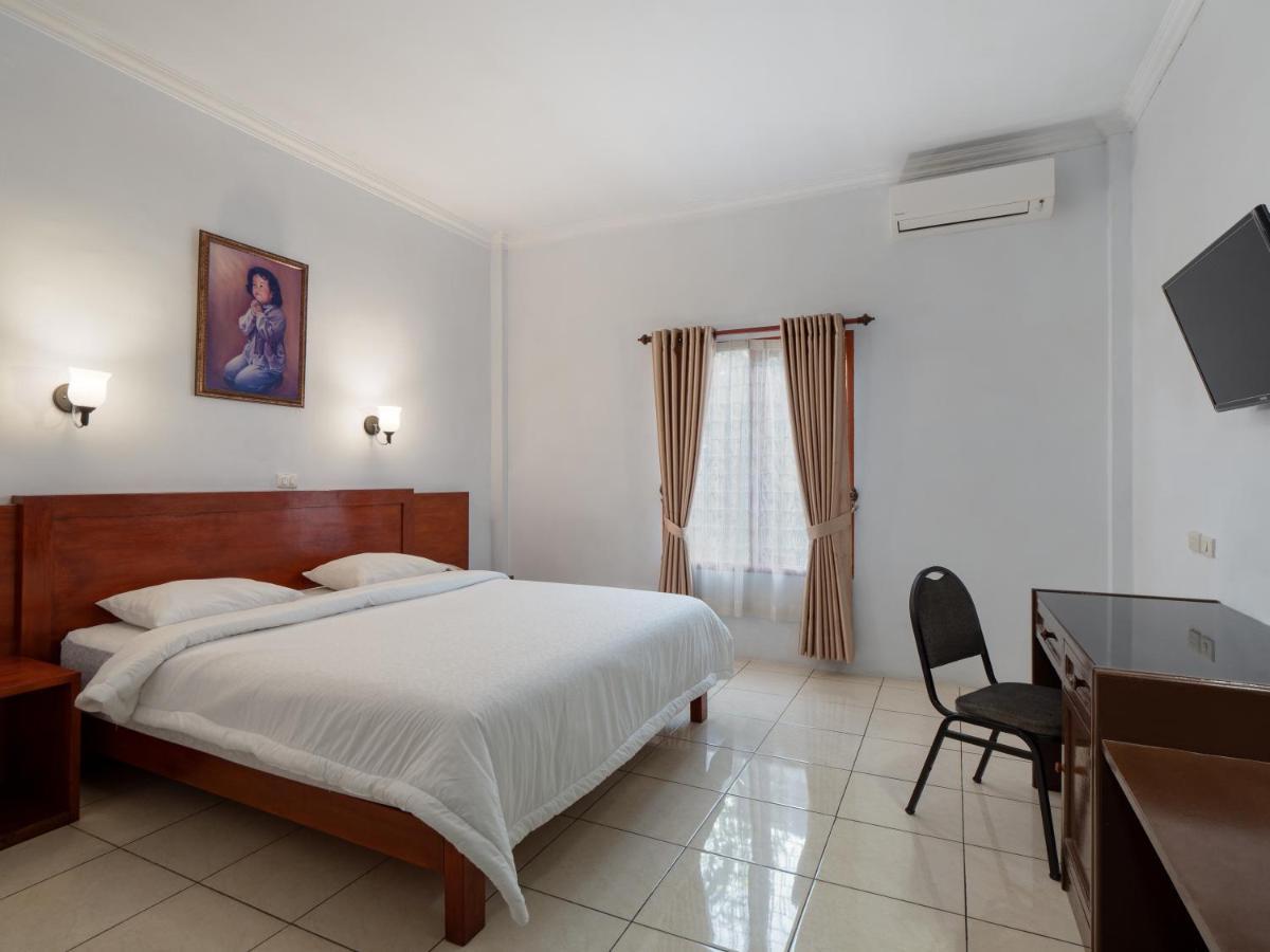 Pia Hotel Padang Sidempuan Exterior photo